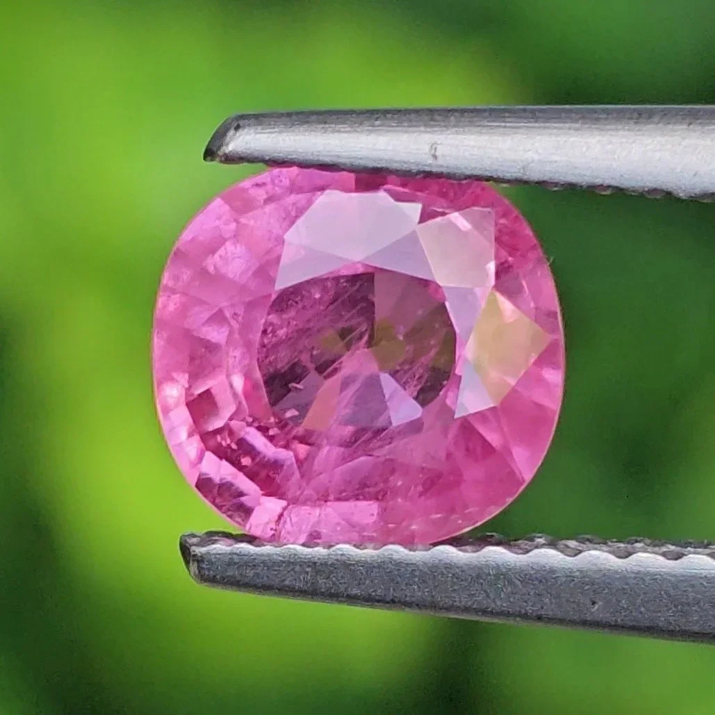 แซฟไฟร์ สีชมพูอมส้ม Orangy Pink Sapphire