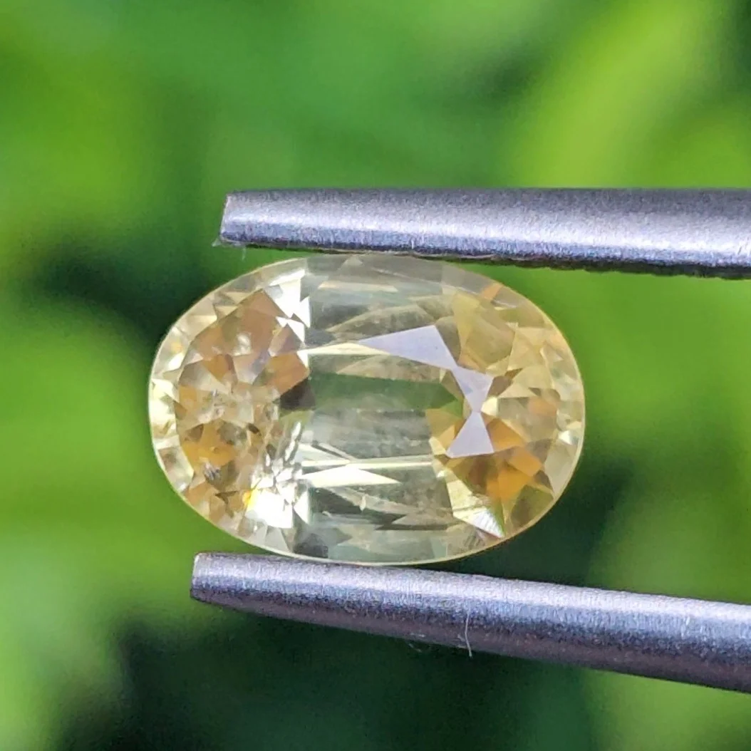 บุษราคัม Yellow Sapphire