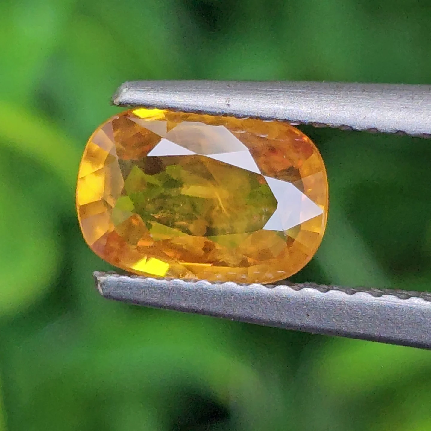 บุษราคัม Yellow Sapphire