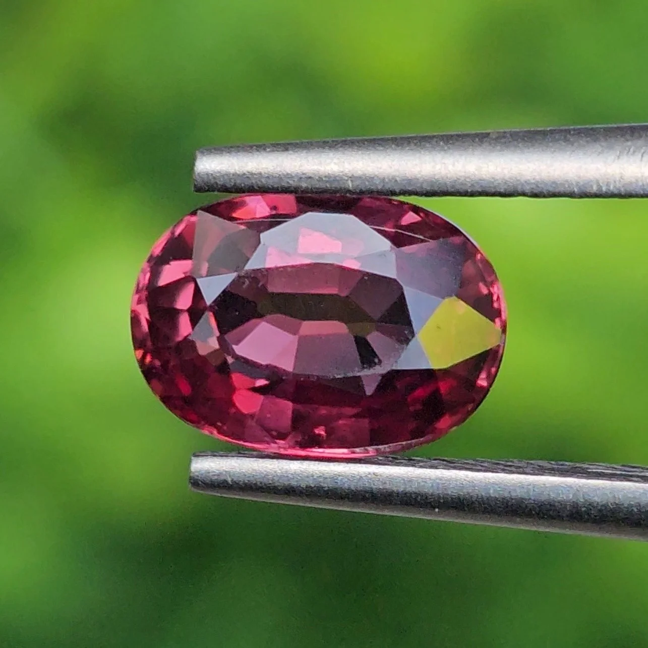 แซฟไฟร์ สีส้มอมชมพู Pinkish Orange Sapphire