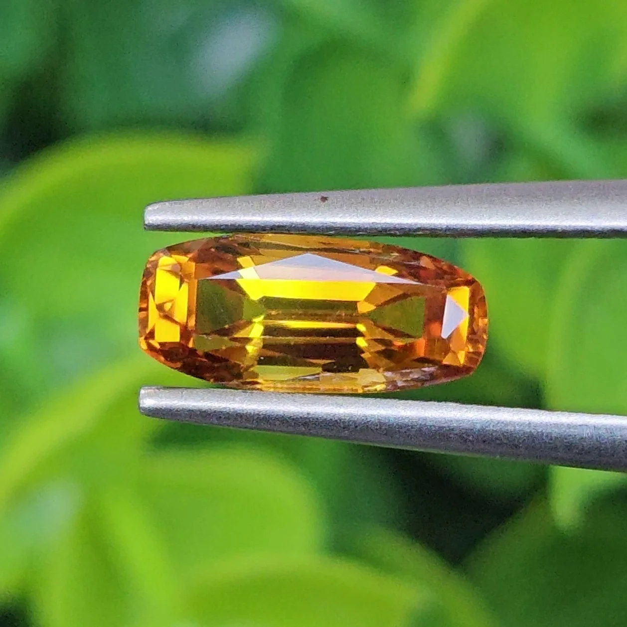 บุษราคัม Yellow Sapphire