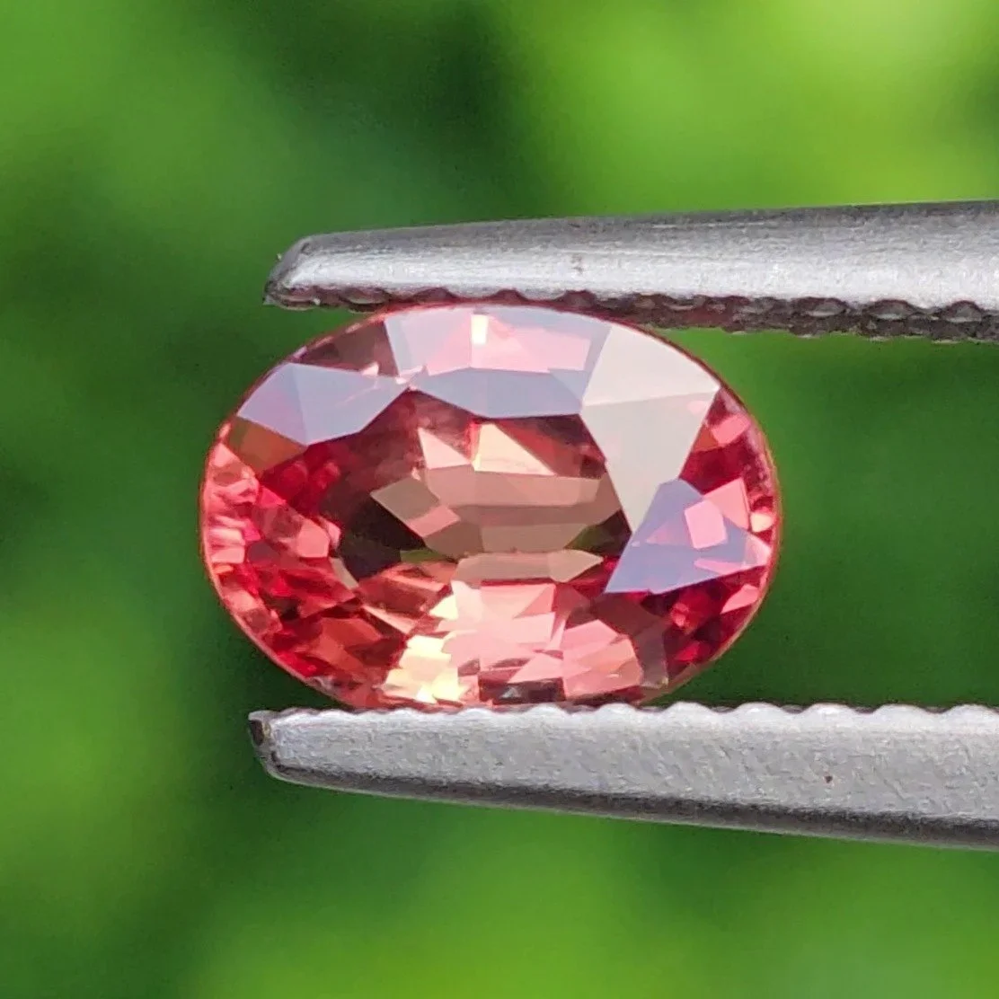 แซฟไฟร์ สีชมพูอมส้ม Orangy Pink Sapphire