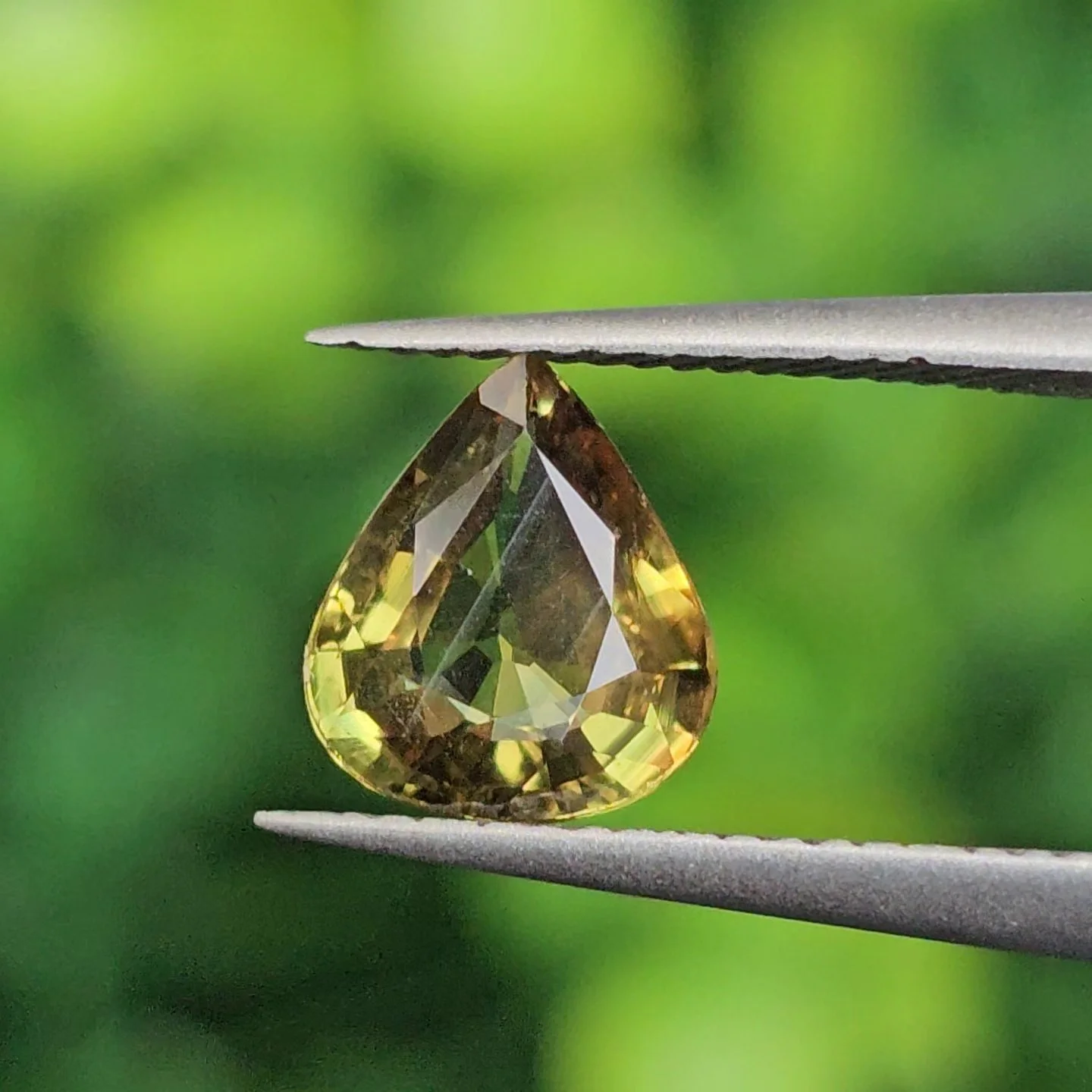 บุษราคัม Yellow Sapphire