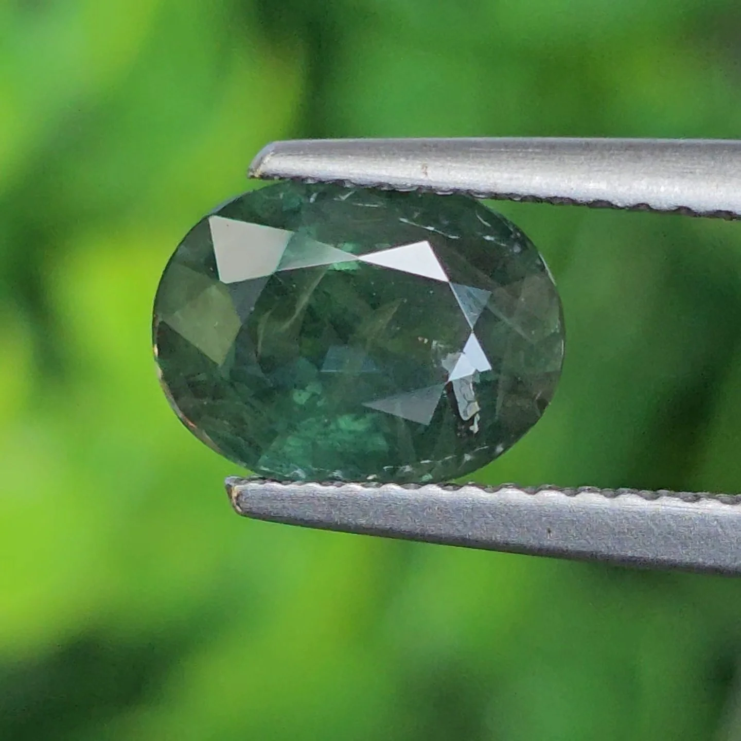 เขียวส่อง Green Sapphire