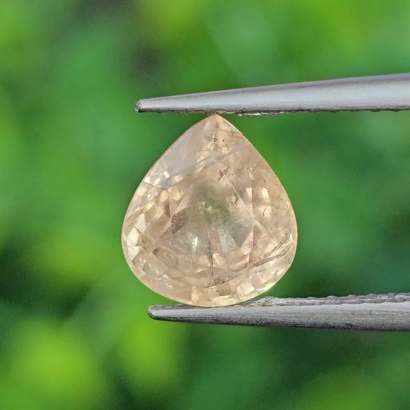 บุษราคัม Yellow Sapphire