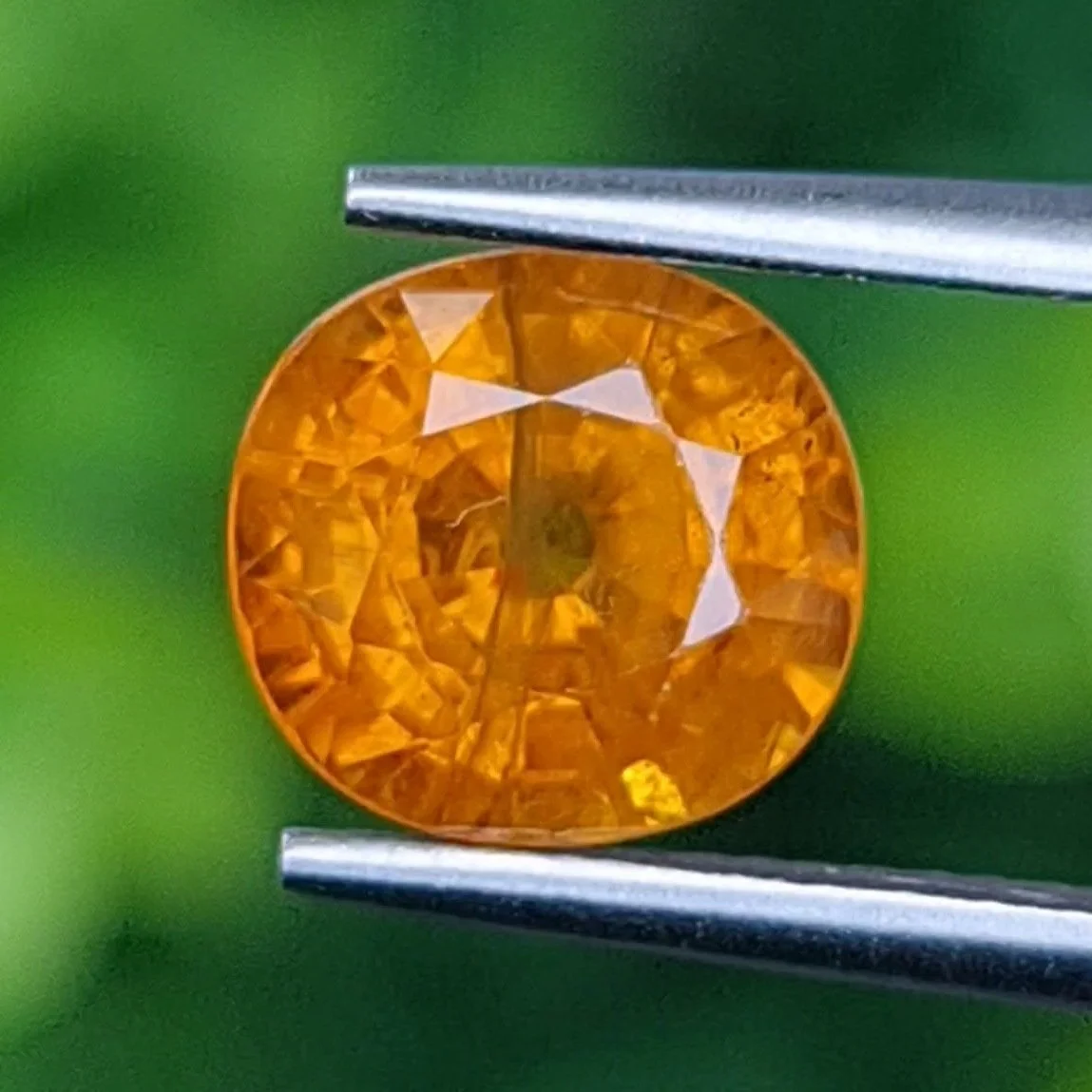 บุษราคัม Yellow Sapphire
