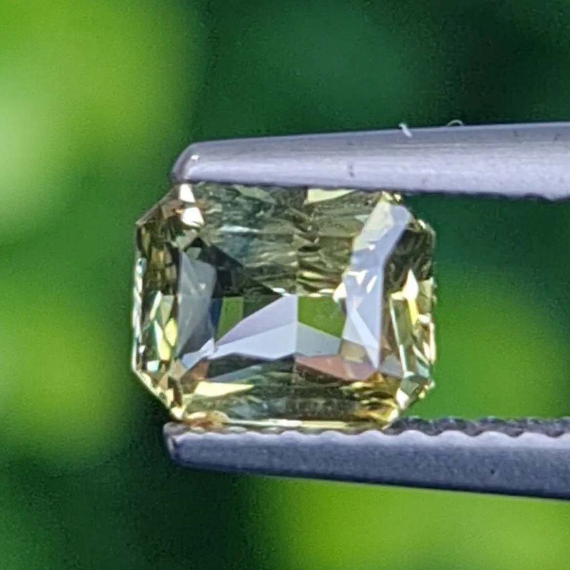 บุษราคัม Yellow Sapphire