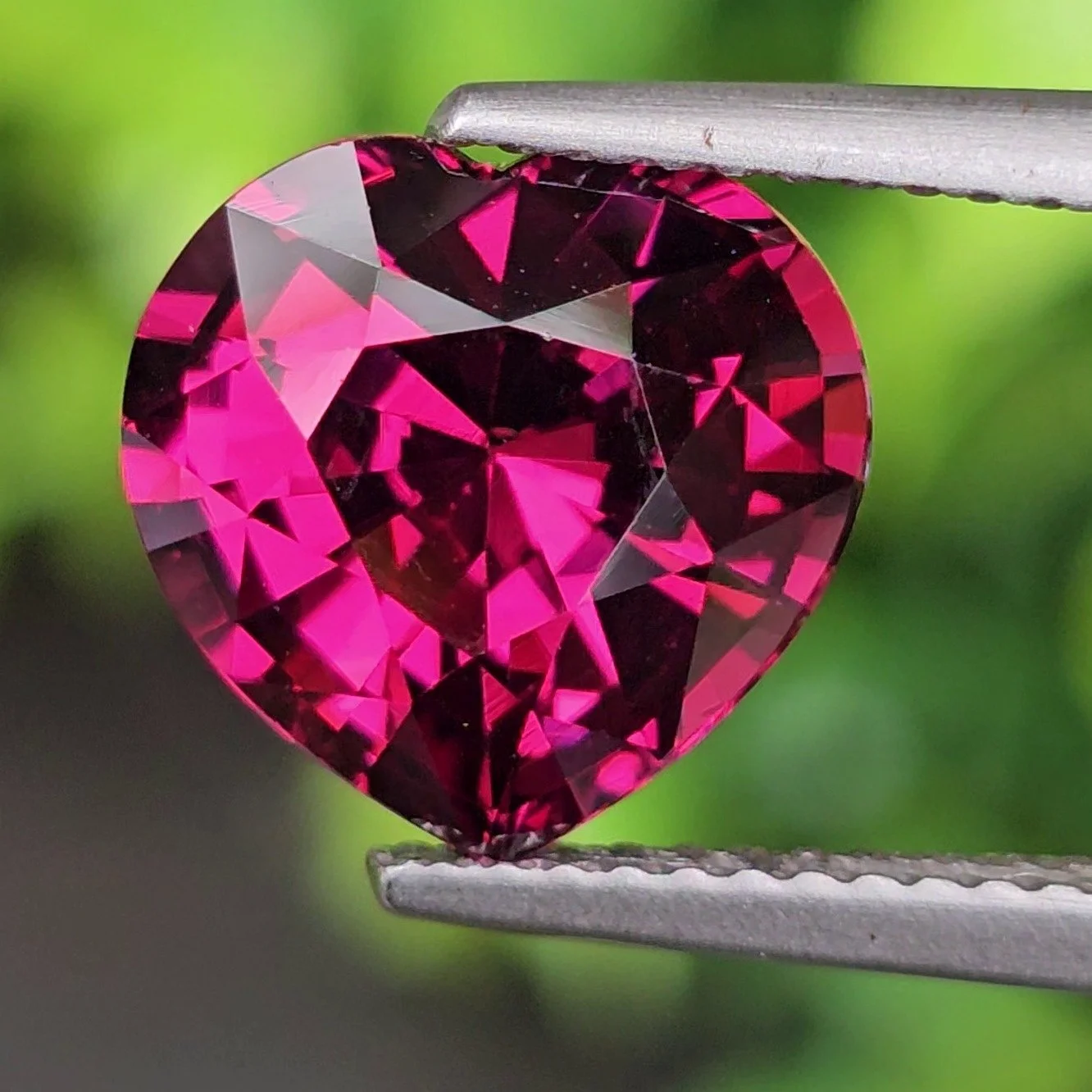 อุมบาไลต์ การ์เน็ต Umbalite Garnet
