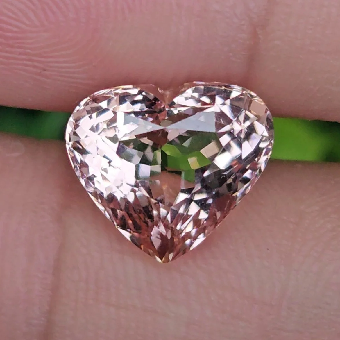 มอร์แกไนต์ Morganite