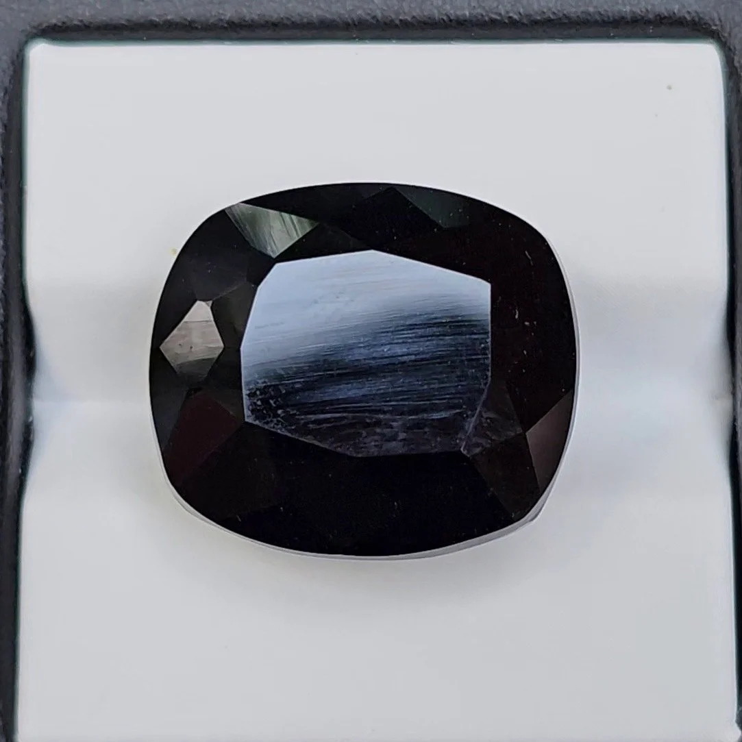 นิล สปิเนล Black Spinel