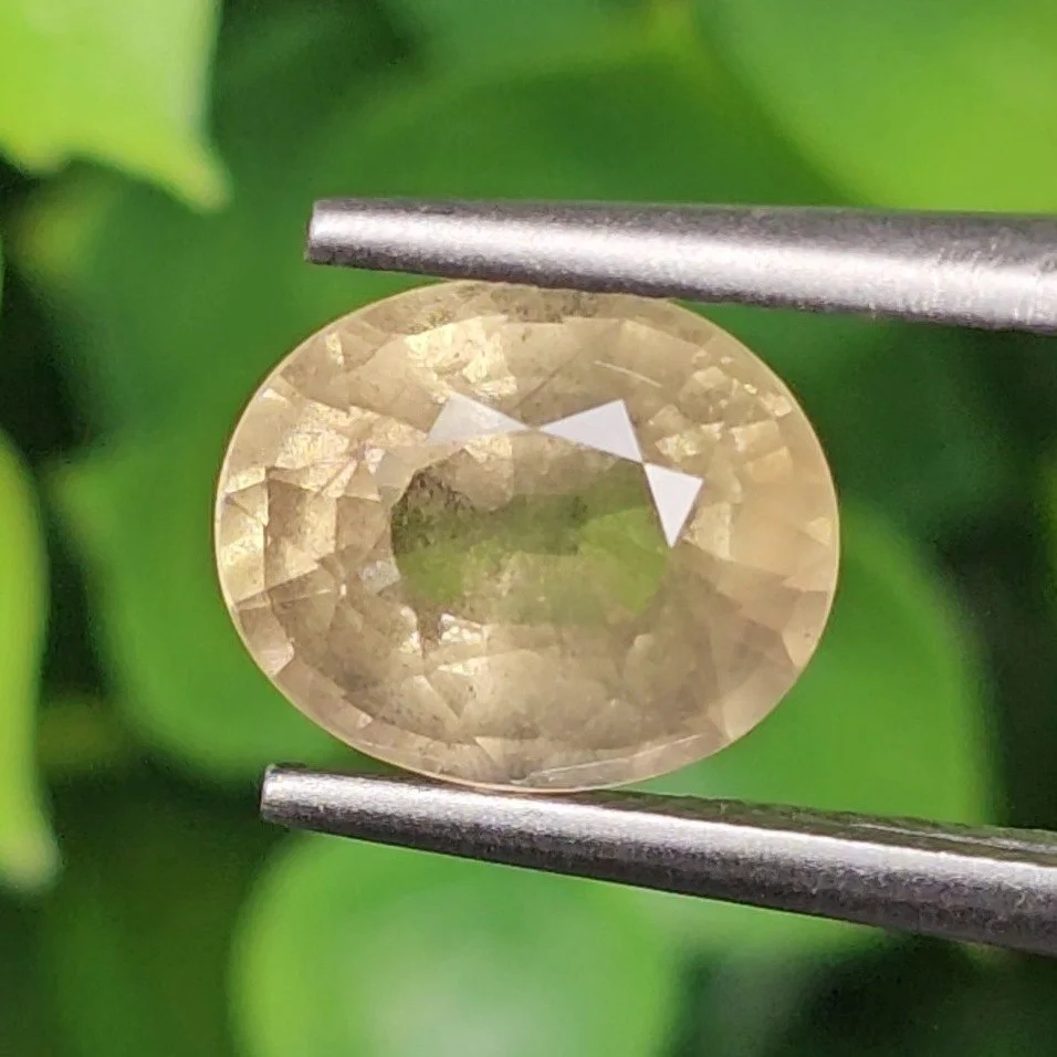บุษราคัม Yellow Sapphire