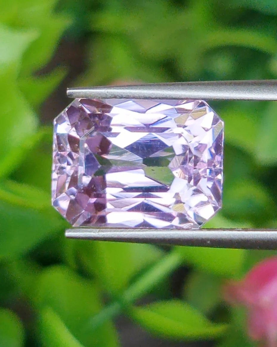 คุนไซท์ (Kunzite)