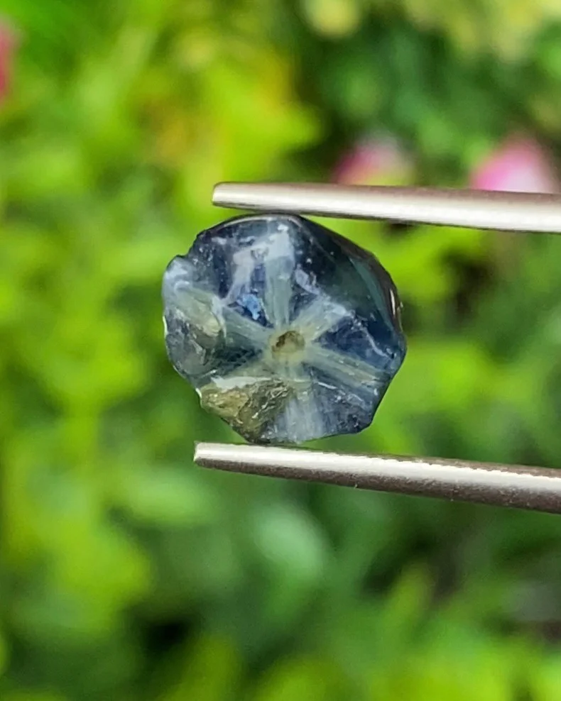 ก้อนพลอย (Chunk of gemstone)